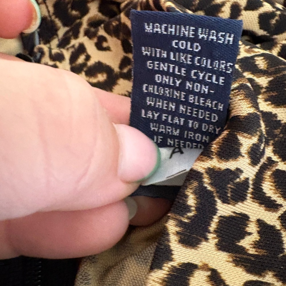 Ann Taylor Petites Leopard Print Mock Neck Sleeveless Shell Top Rayon Large - Picture 8 of 8
